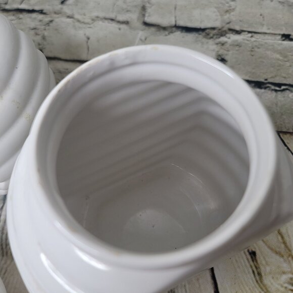 Vintage Alco White Ceramic Beehive Canister Set of 2 Appx 6 x 5 Inches - Picture 6 of 7
